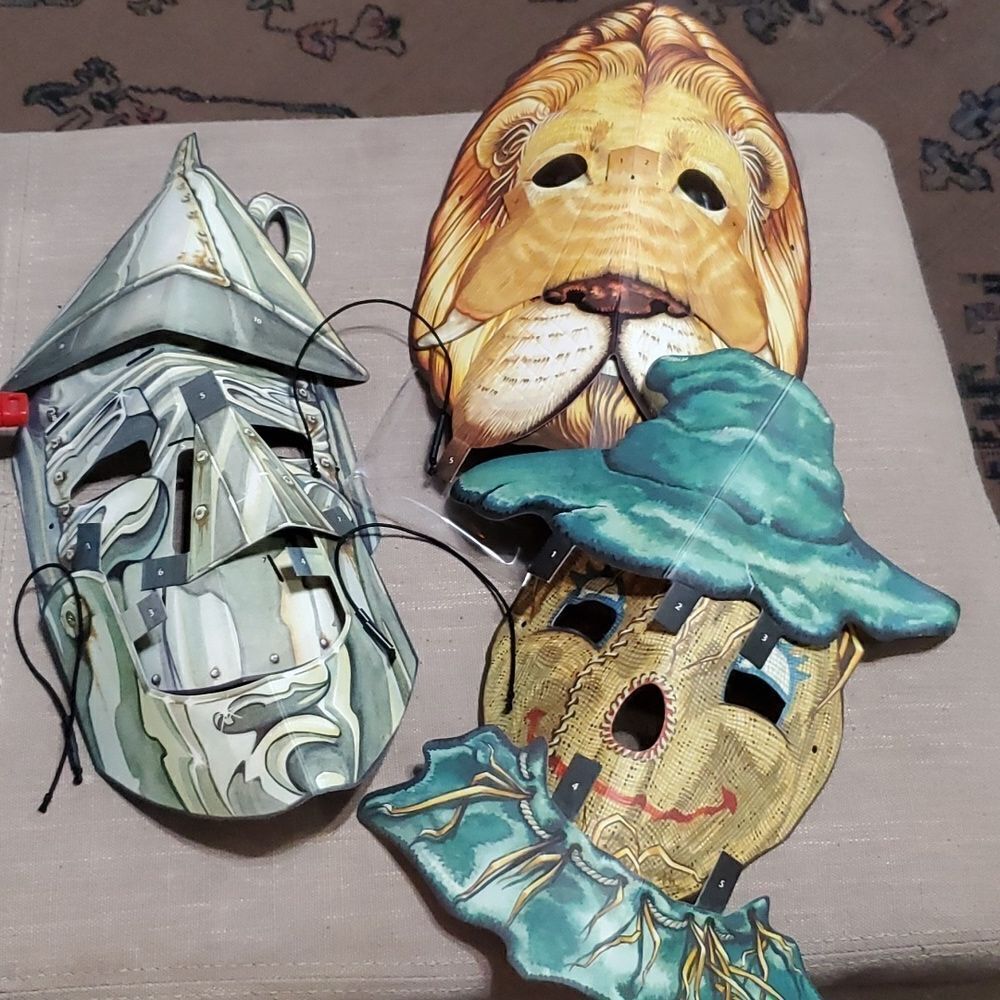 WIZARD OF OZ MASKS, BOOK, EMERALD CITY GLASSES & KEEPSAKE TINMAN BOX 1998, & DVD - Picture 8 of 16
